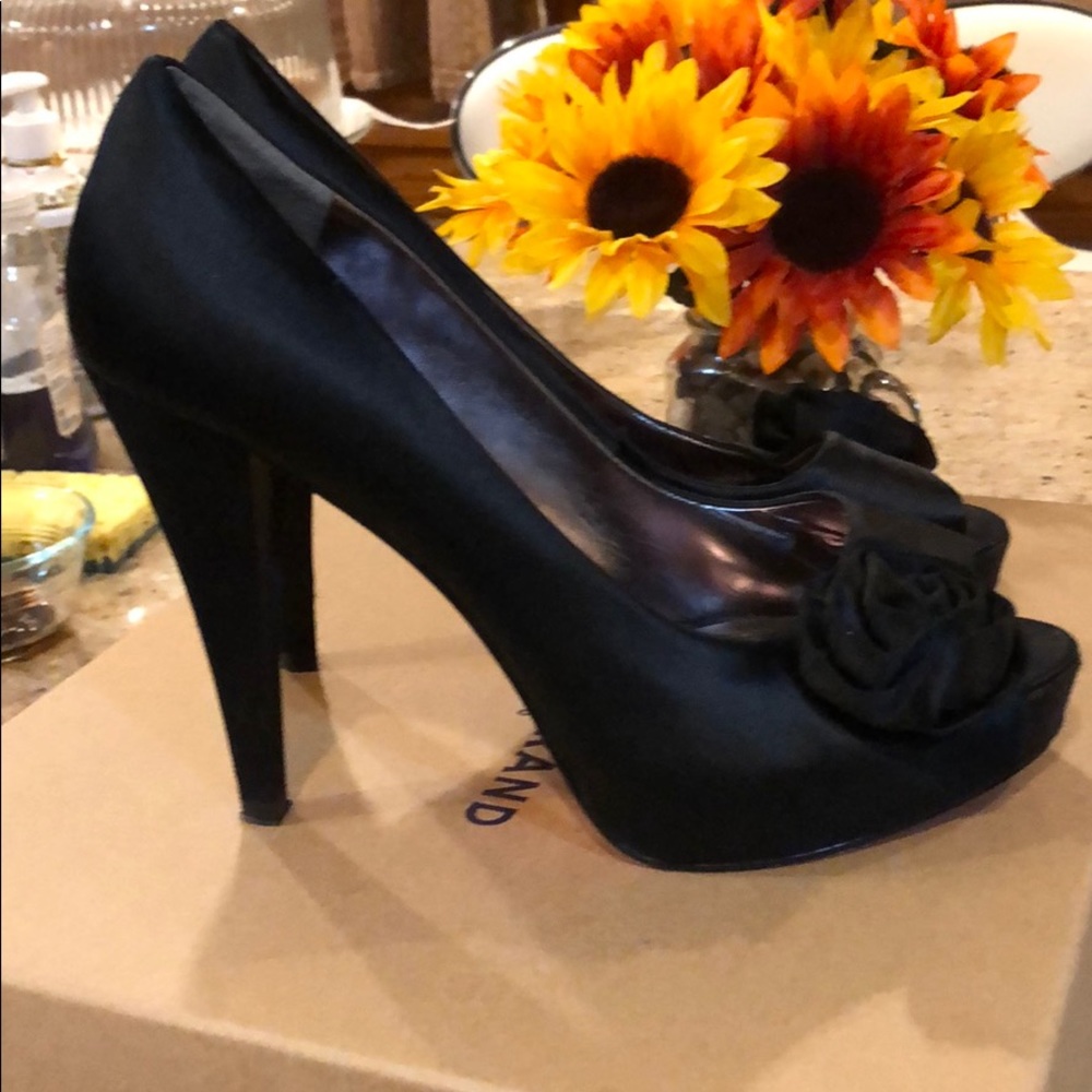 Paris Hilton leather sole shoe